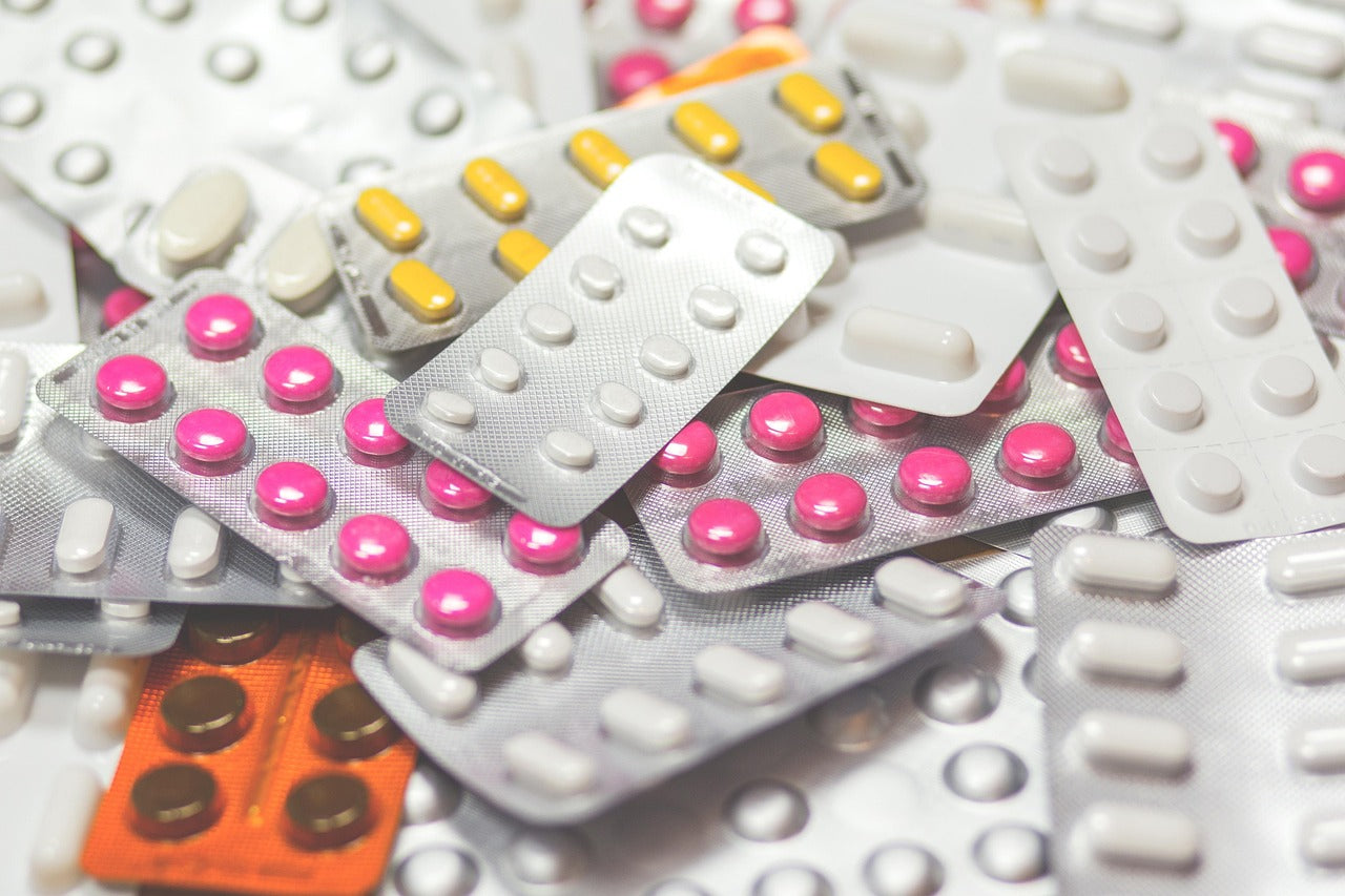 Prise de CBD avec des médicaments : quelles précautions prendre ?